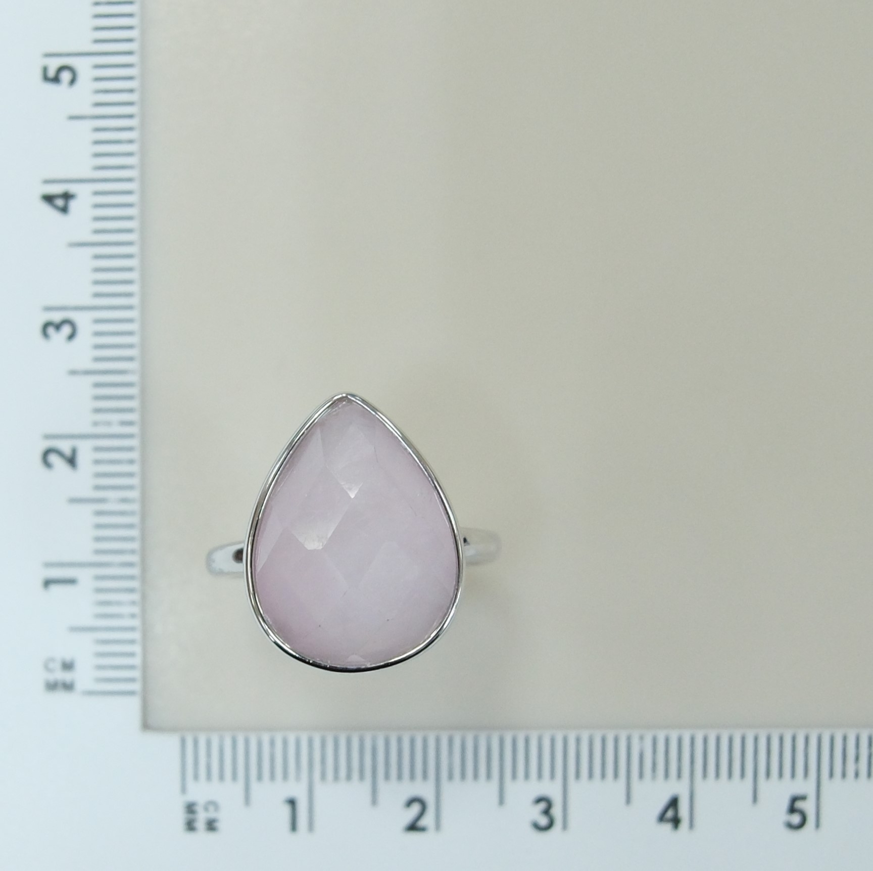 Серебряное кольцо с кунцитом